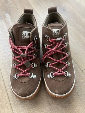 Sorel Kids Brown Suede Waterproof Boots with Red Laces